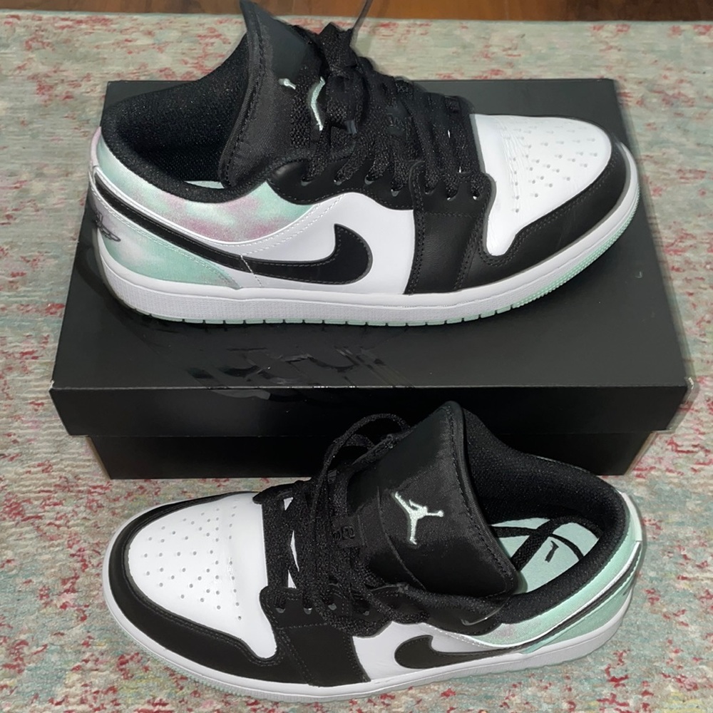 Worn once - Air Jordan 1 Low SE - White - Mint Foam - Black